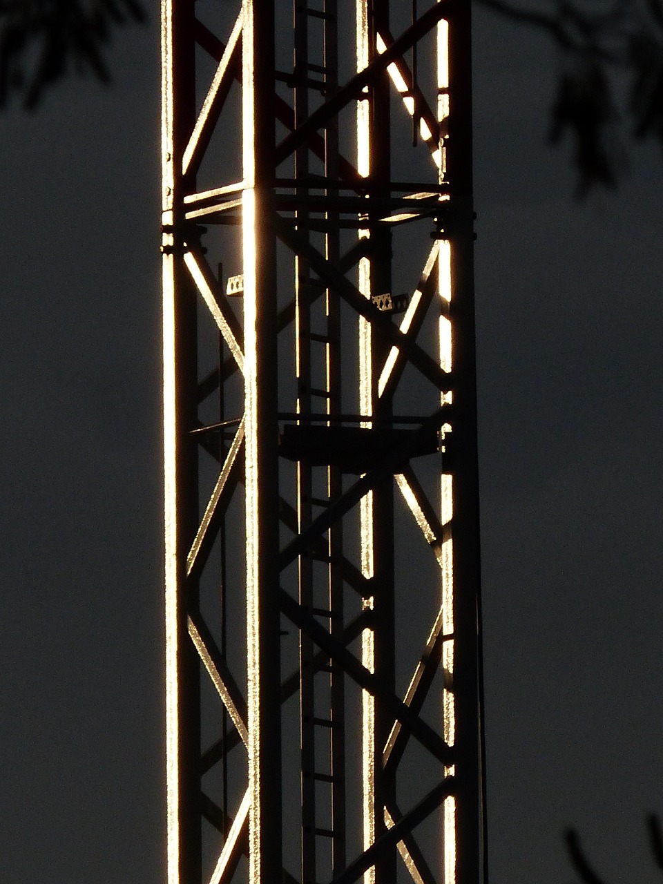 crane, lattice boom crane, lattice mast, construction crane, to build, construction site, heaven, construction work, load lifter, crane operation, grid, masts, metal, shine, reflection, triangular construction, construction, ladder